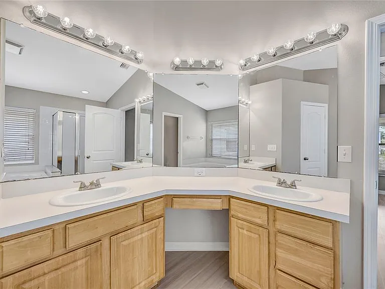 30435 Annadale Dr — Photo 40