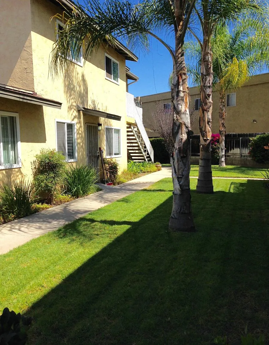 2 bed, 800 sqft, $1,995 — Photo 1