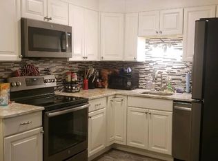 8 Chapel Hill Dr APT 11, Plymouth, MA 02360