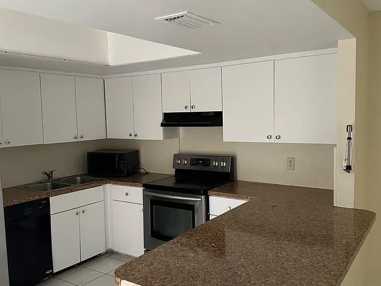1604 Shaker Cir — Photo 11