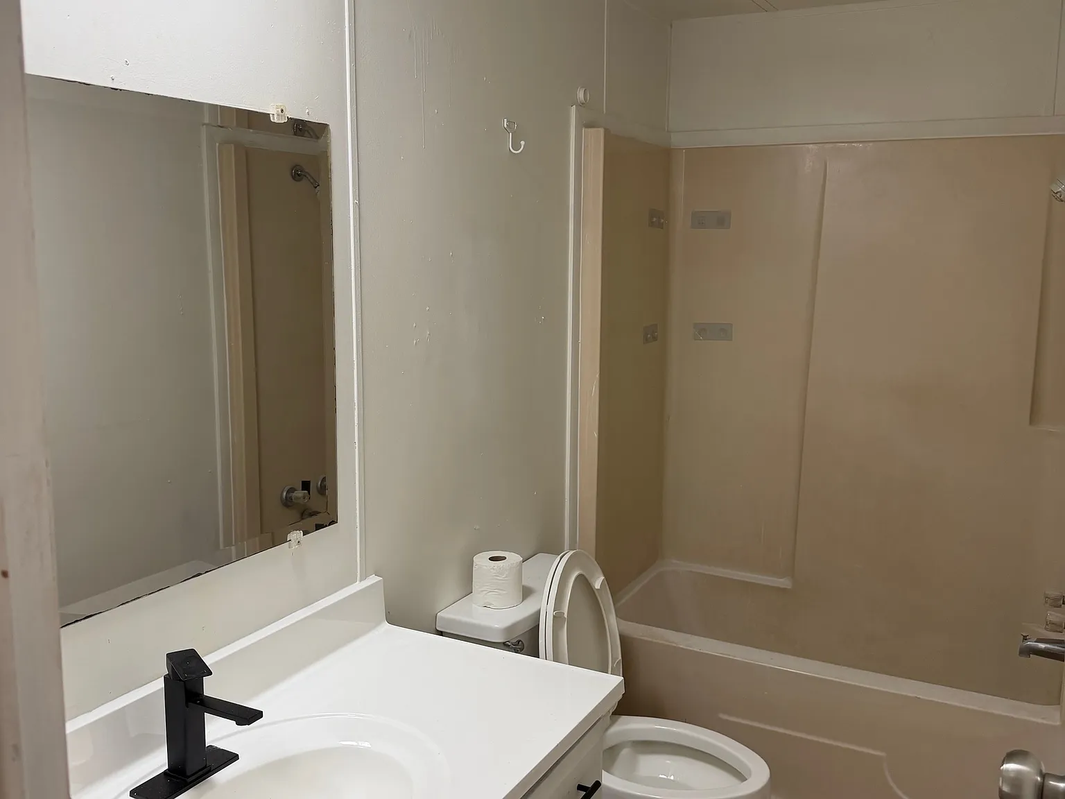 216 N Carpenter St — Photo 4