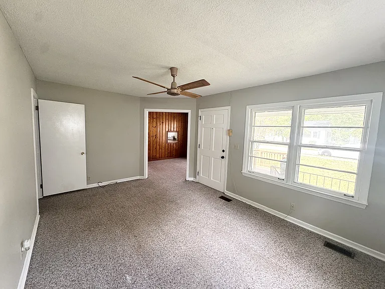 221 Shirley Dr — Photo 3