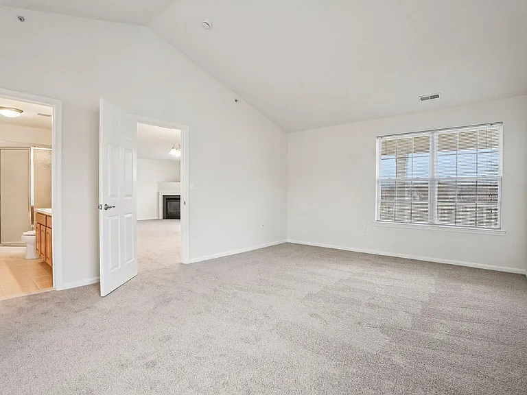The Apartments At Weatherby — Photo 45