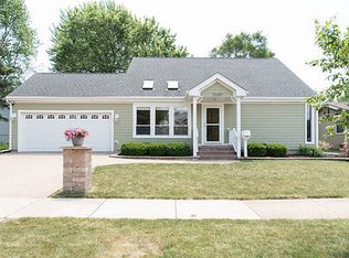 1840 Birch Ln, Aurora, IL 60506