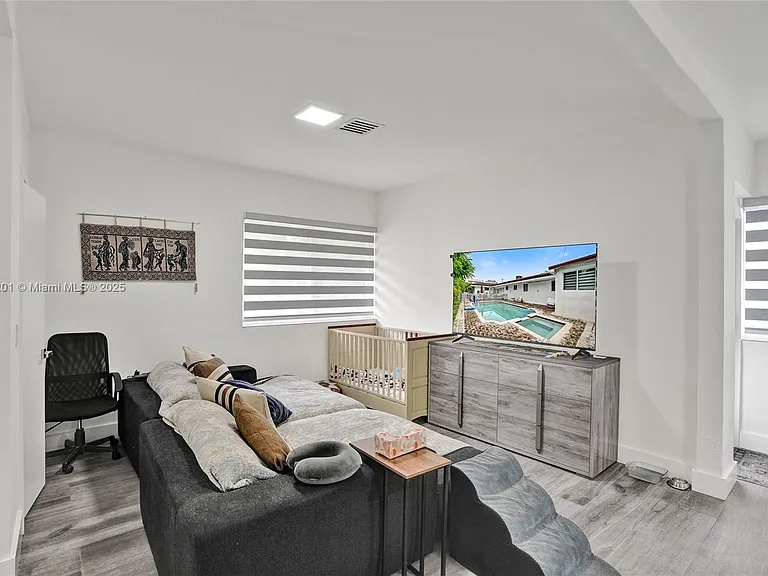 3784 Sheridan Ave — Photo 6