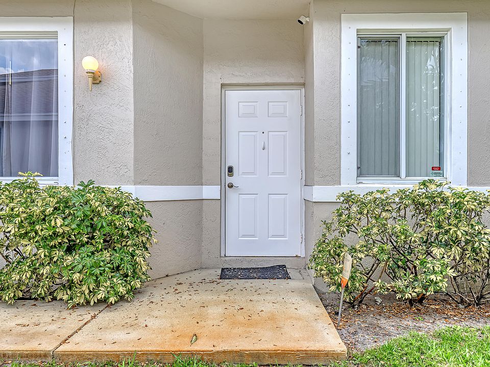 1st image of 820 NW 42nd Place