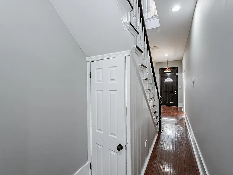 2822 Q St — Photo 8