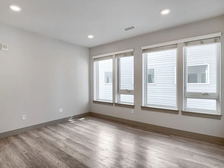 4923 King St — Photo 83