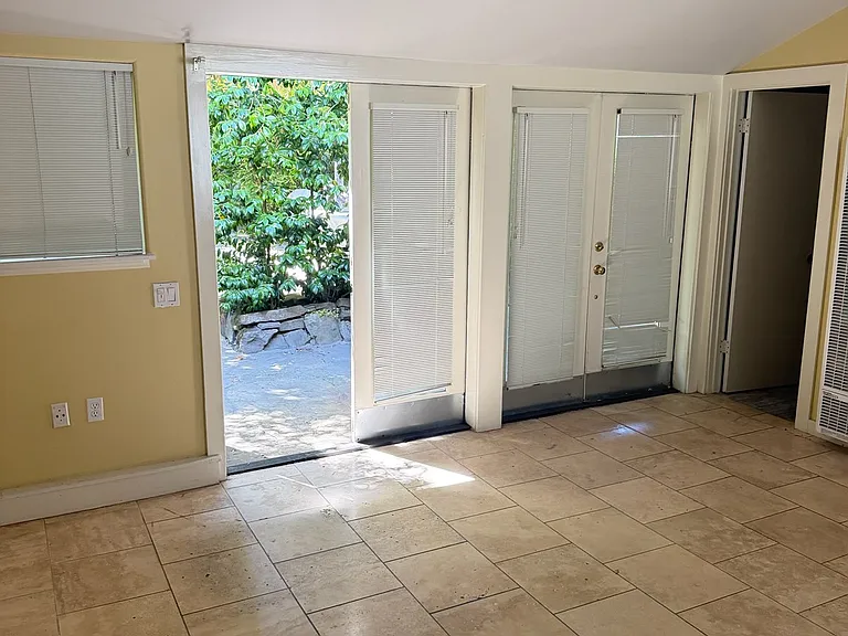 838 Shrader St — Photo 2