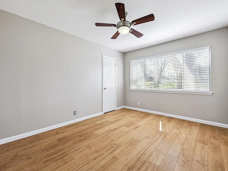 1304 Mariposa Dr #104 — Photo 14