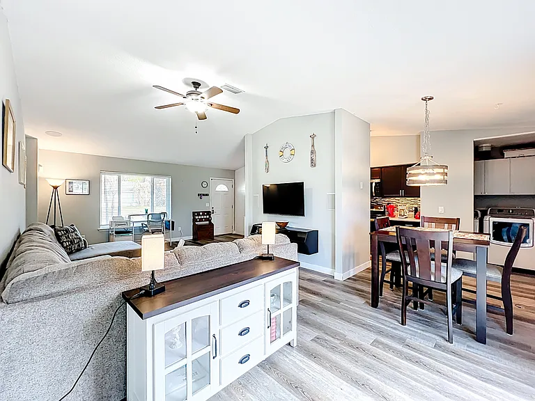 1614 Earlham Ave NW — Photo 9