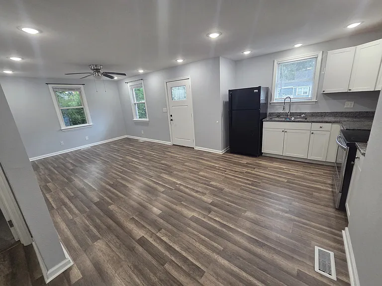 1359 Strand St #A — Photo 14