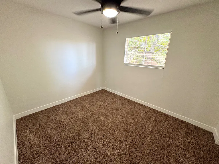 217 N Elm St #E — Photo 15