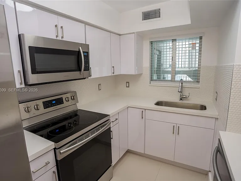 3755 NE 167th St #8 — Photo 8