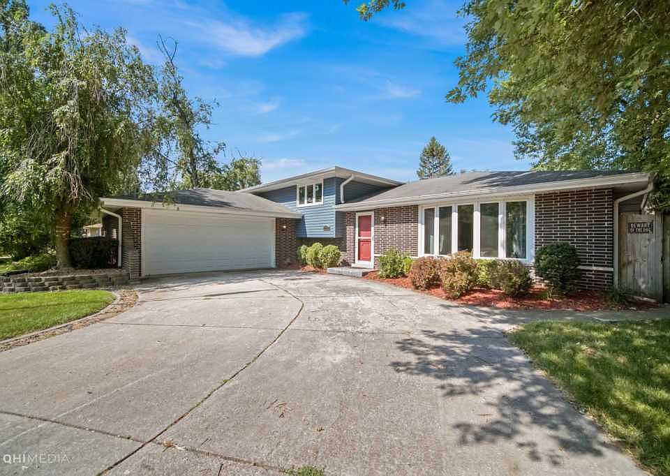1st image of 10044 S 82nd Ct