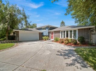 10044 S 82nd Ct, Palos Hills, IL 60465