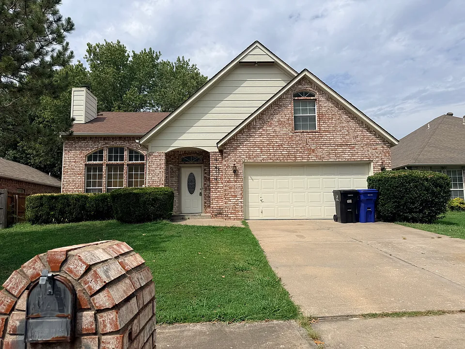 3832 W Fort Worth St
