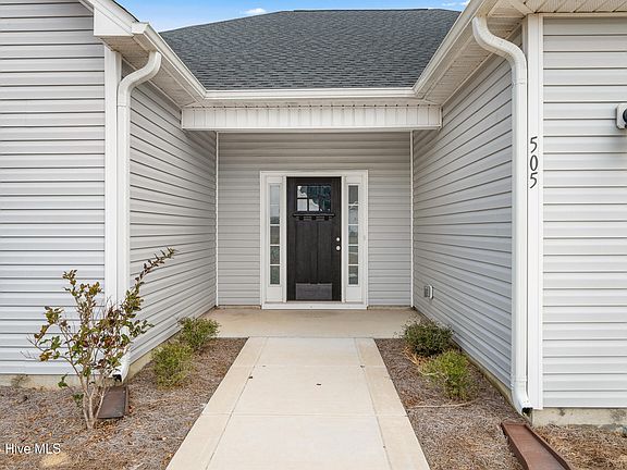 4th image of 505 E Blackwater Ln
