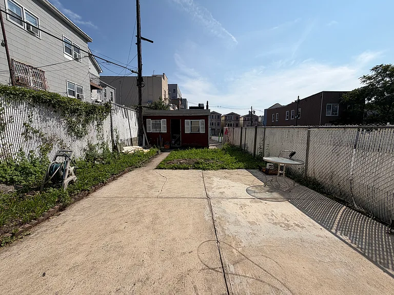 yard not virtually staged