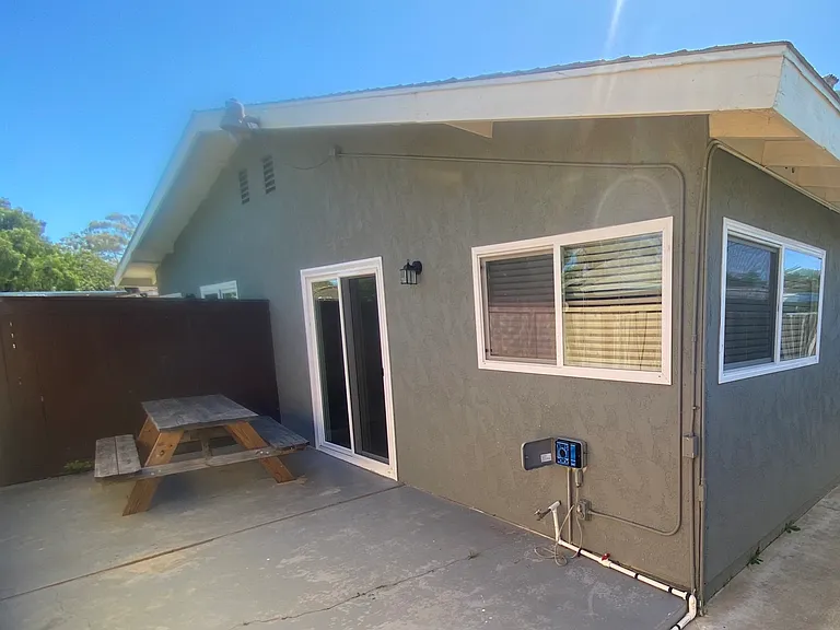 1095 Regal Rd — Photo 29
