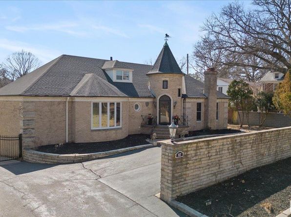 3117 E Locust St, Davenport, IA 52803