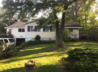 108 Upper Grandview Rd, Cresco, PA 18326