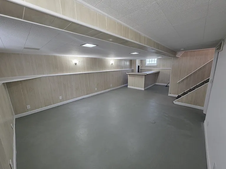 17701 Puritas Ave — Photo 10