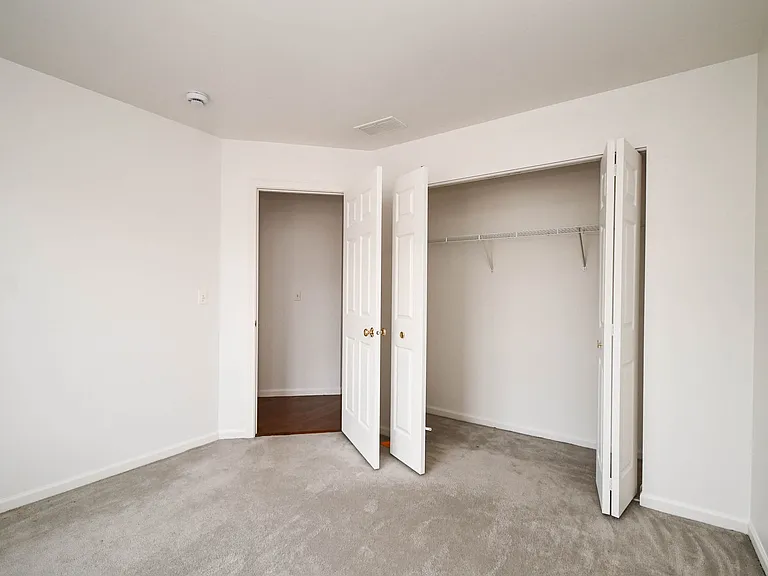 35 Thomas Ct — Photo 24