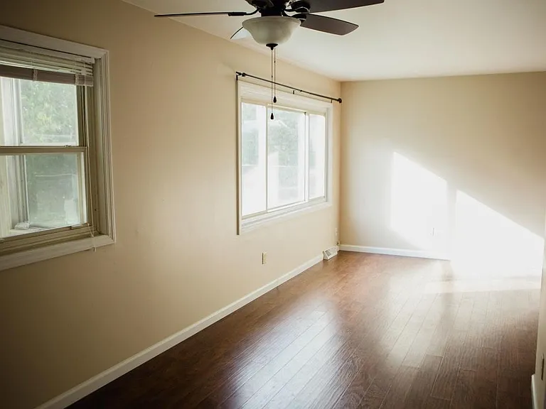 720 S Parkway Dr — Photo 12