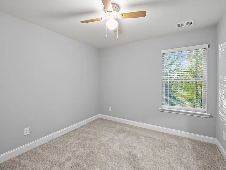 2570 Castellan Dr — Photo 34