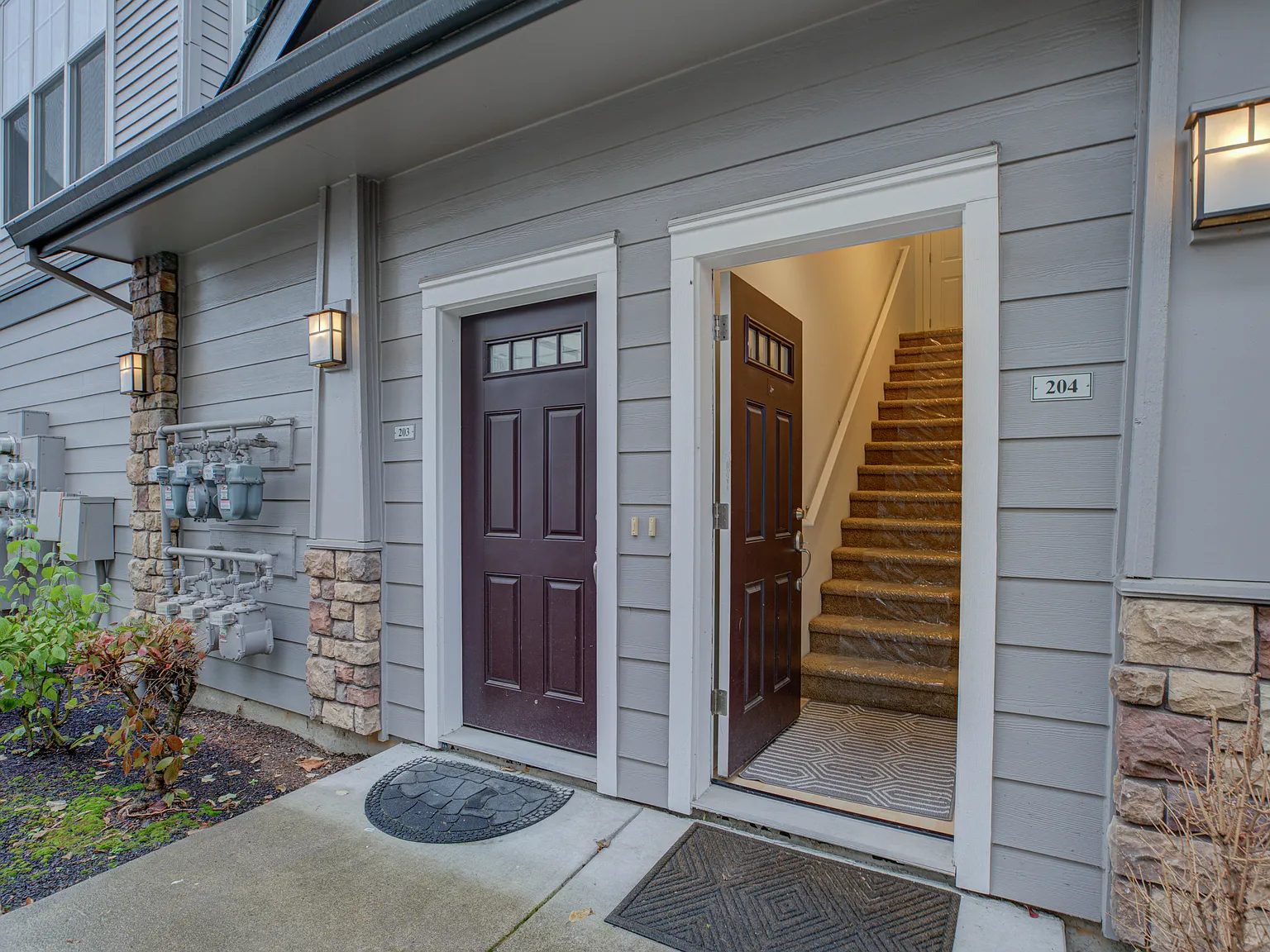 3 bed, 2.5 bath, 1600 sqft, $2,145 — Photo 3