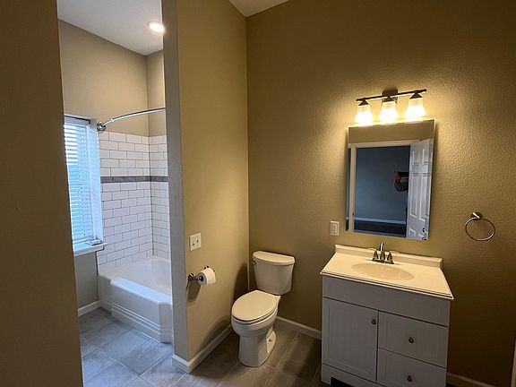 5th image of 101 E Saint Louis St #1B