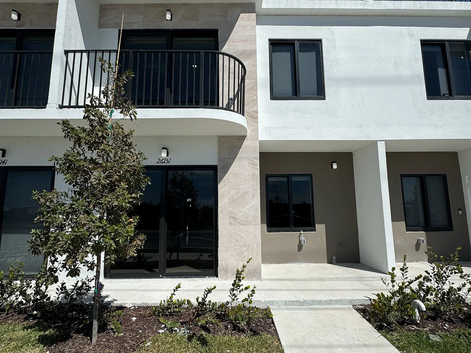 4 bed, 1410 sqft, $2,950 — Photo 2