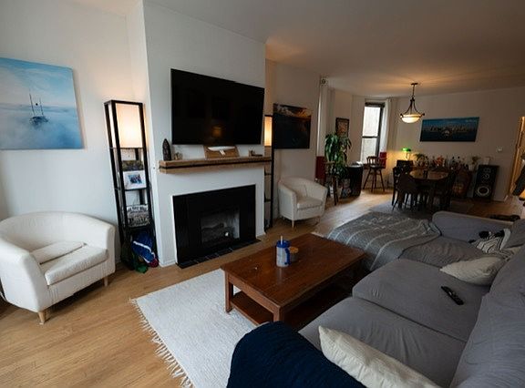 3rd image of 1950 N Lincoln Ave APT 2