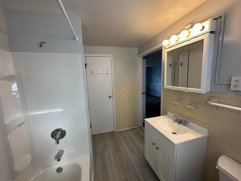 11A S Hollow Rd — Photo 5