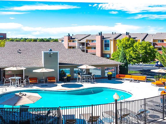 Enjoy endless amounts of sun, swim, and relaxation at our resort-inspired swimming pool.