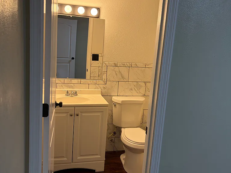 704 E Main St — Photo 10