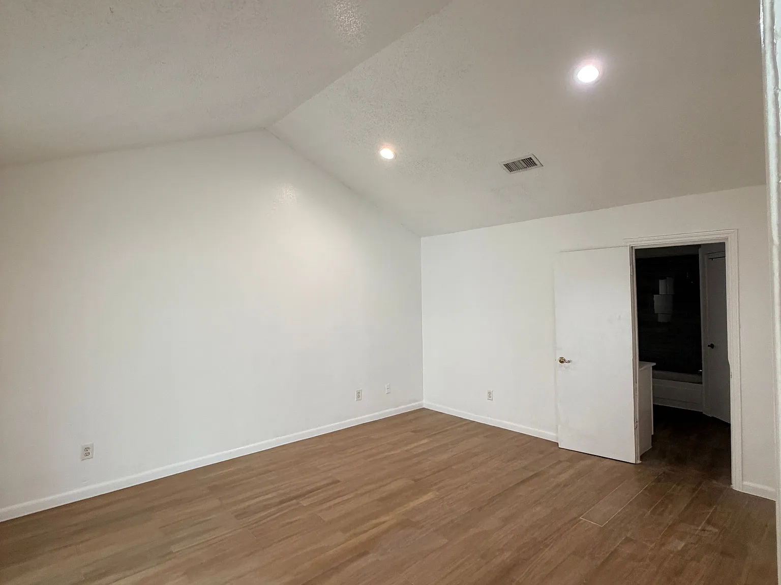 3 bed, 2.0 bath, 1442 sqft, $1,800 — Photo 4