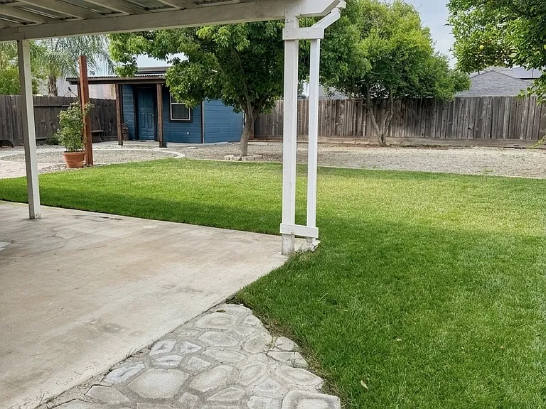 16920 Yvonne Dr — Photo 32