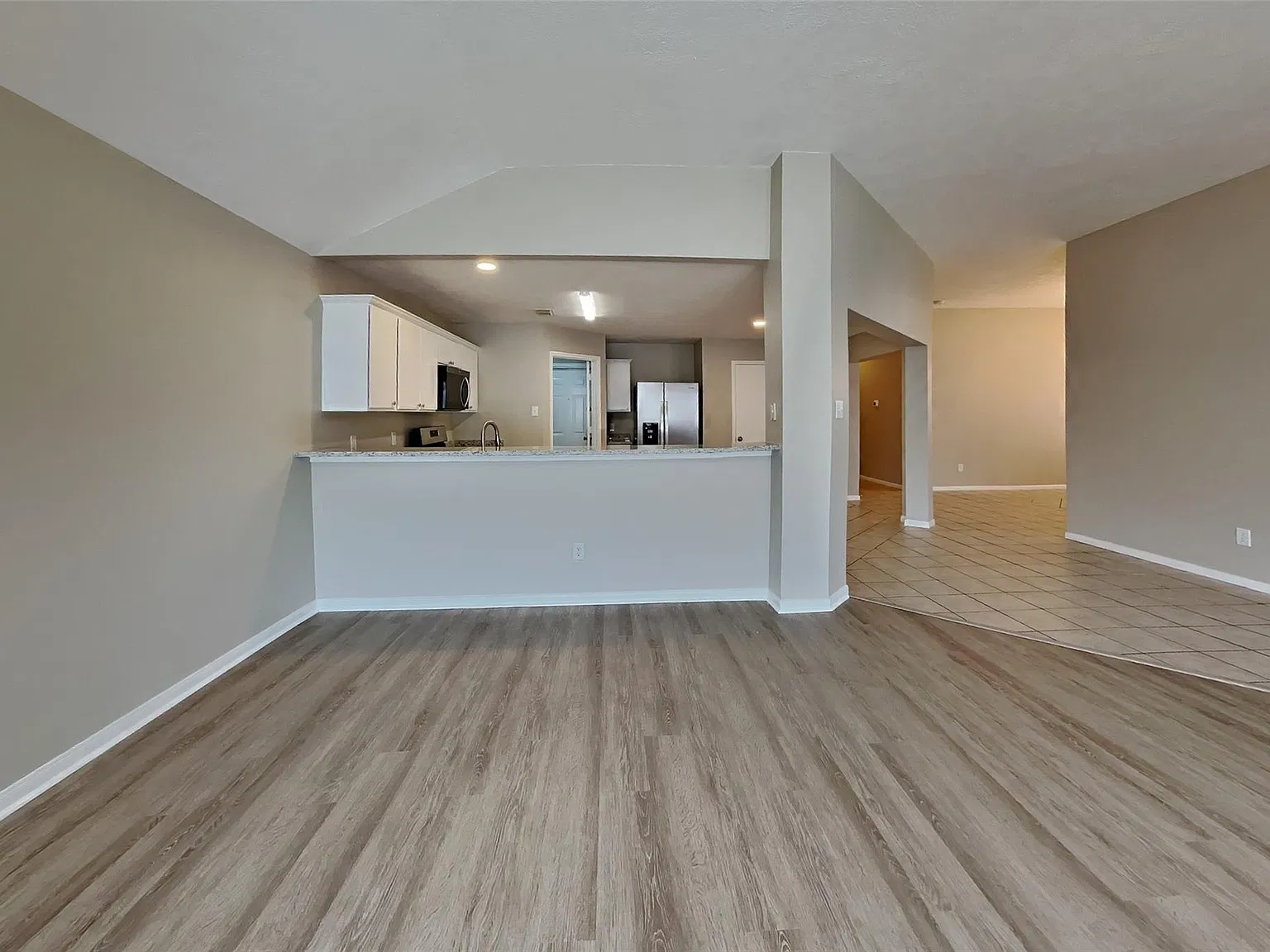 3 bed, 2.0 bath, 1907 sqft, $2,000 — Photo 3