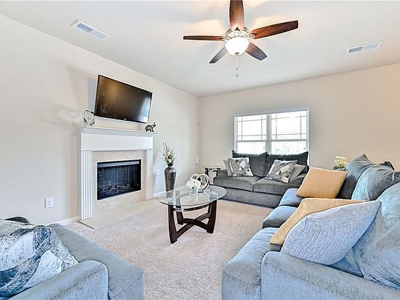 4th image of 186 Magnaview Dr