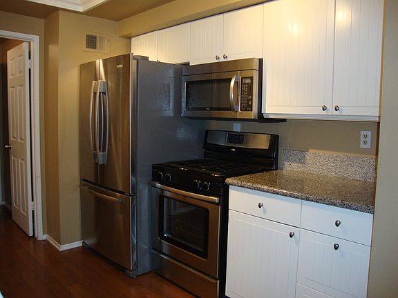 STAINLESS GRANITE KITCHEN