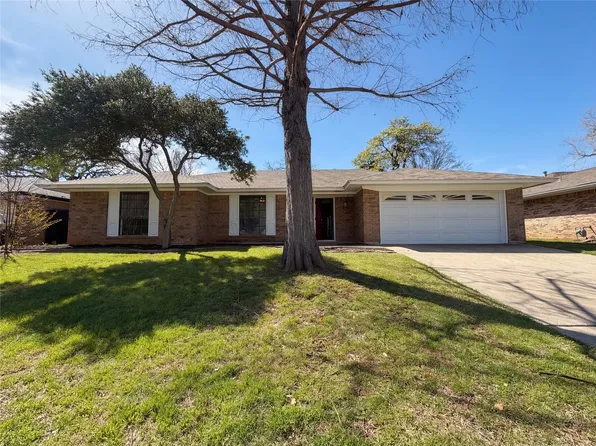 5120 Red River Dr, Arlington, TX 76017