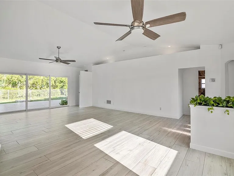 272 Malvern Dr — Photo 6