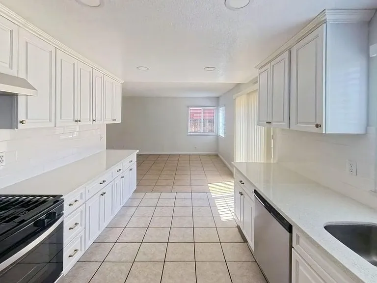 13677 Golden Eagle Ct — Photo 3