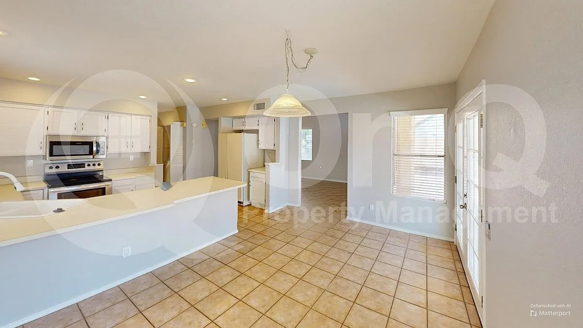 3 bed, 2.5 bath, 1378 sqft, $2,350 — Photo 4