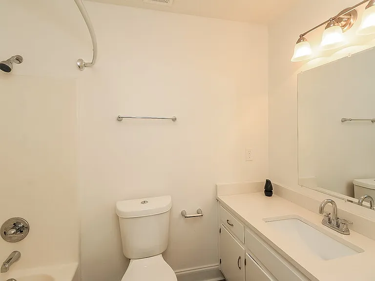 4140 Hawkins Xing — Photo 16