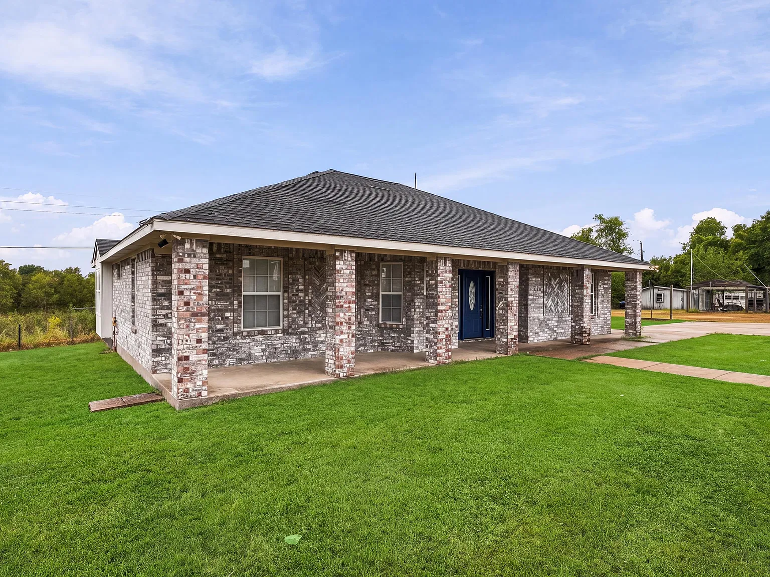 3 bed, 1688 sqft, $2,000 — Photo 2