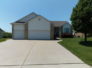 3929 Quail Ridge Dr, Winfield, KS 67156