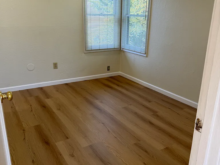 2833 1/2 Sinclair Ave — Photo 10